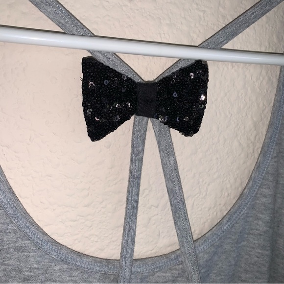 NWOT Victoria’s Secret Gray Strappy Graphic Crop Top - Picture 5 of 14